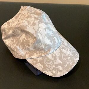 lululemon athletica Camouflage Hat - Beige and White